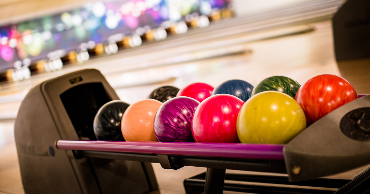 bowling ball return with multicolor bowling balls